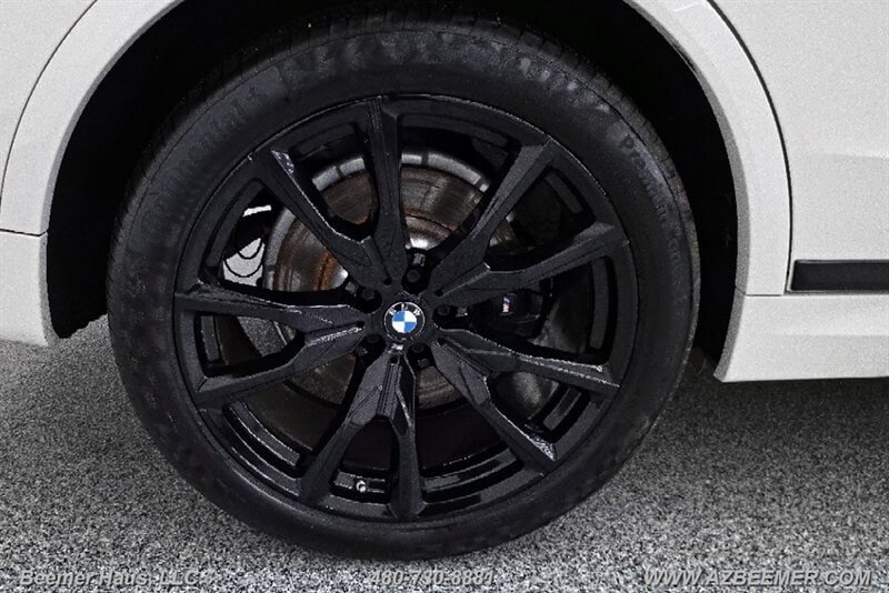 Used 2024 BMW X7 xDrive40i w/ M Sport Package AWD/4WD image 39