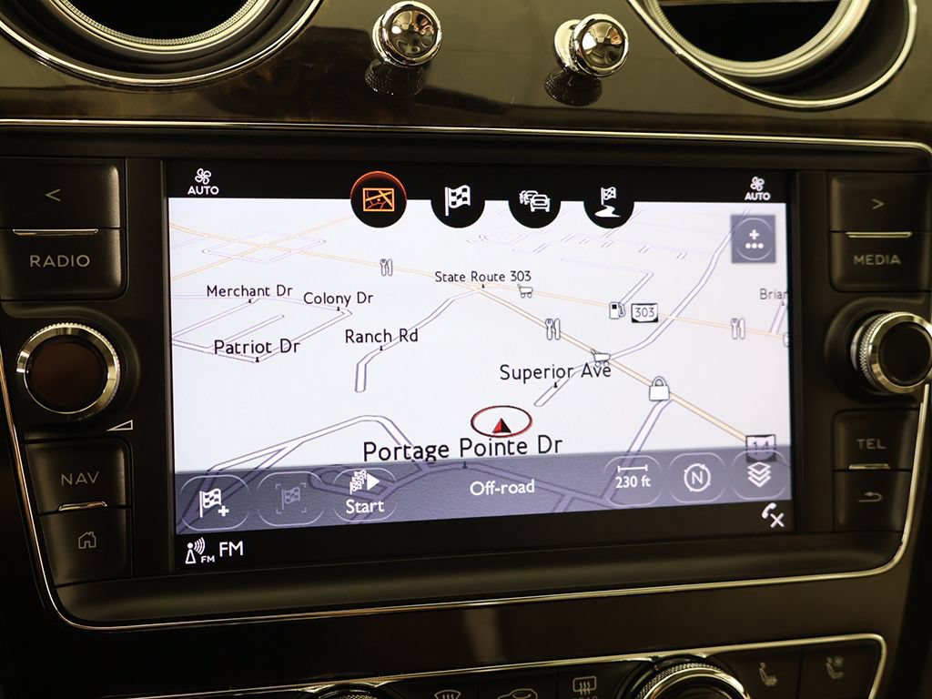Used 2020 Bentley Bentayga Plug-In Hybrid AWD/4WD image 58