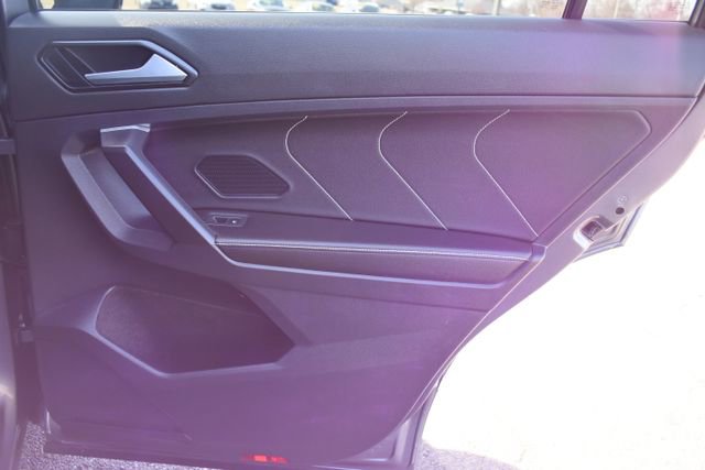 Used 2022 Volkswagen Tiguan SE R-Line image 42