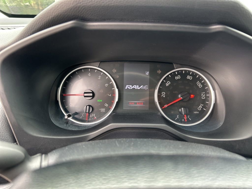 Used 2021 Toyota RAV4 XLE image 10