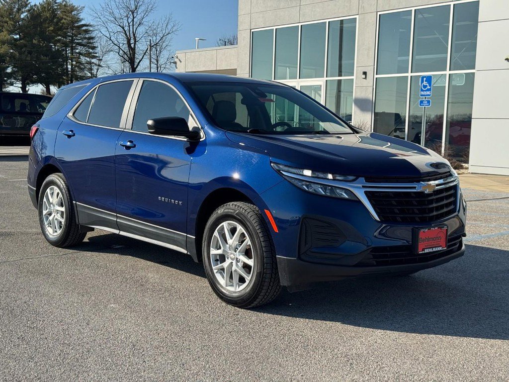 Used 2023 Chevrolet Equinox LS w/ LS Convenience Package image 2