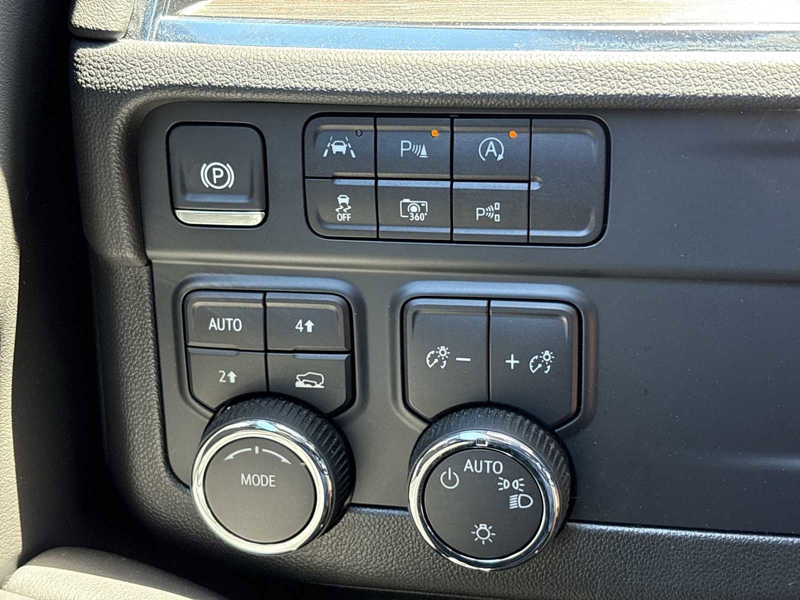 Used 2025 Chevrolet Tahoe LT AWD/4WD image 34