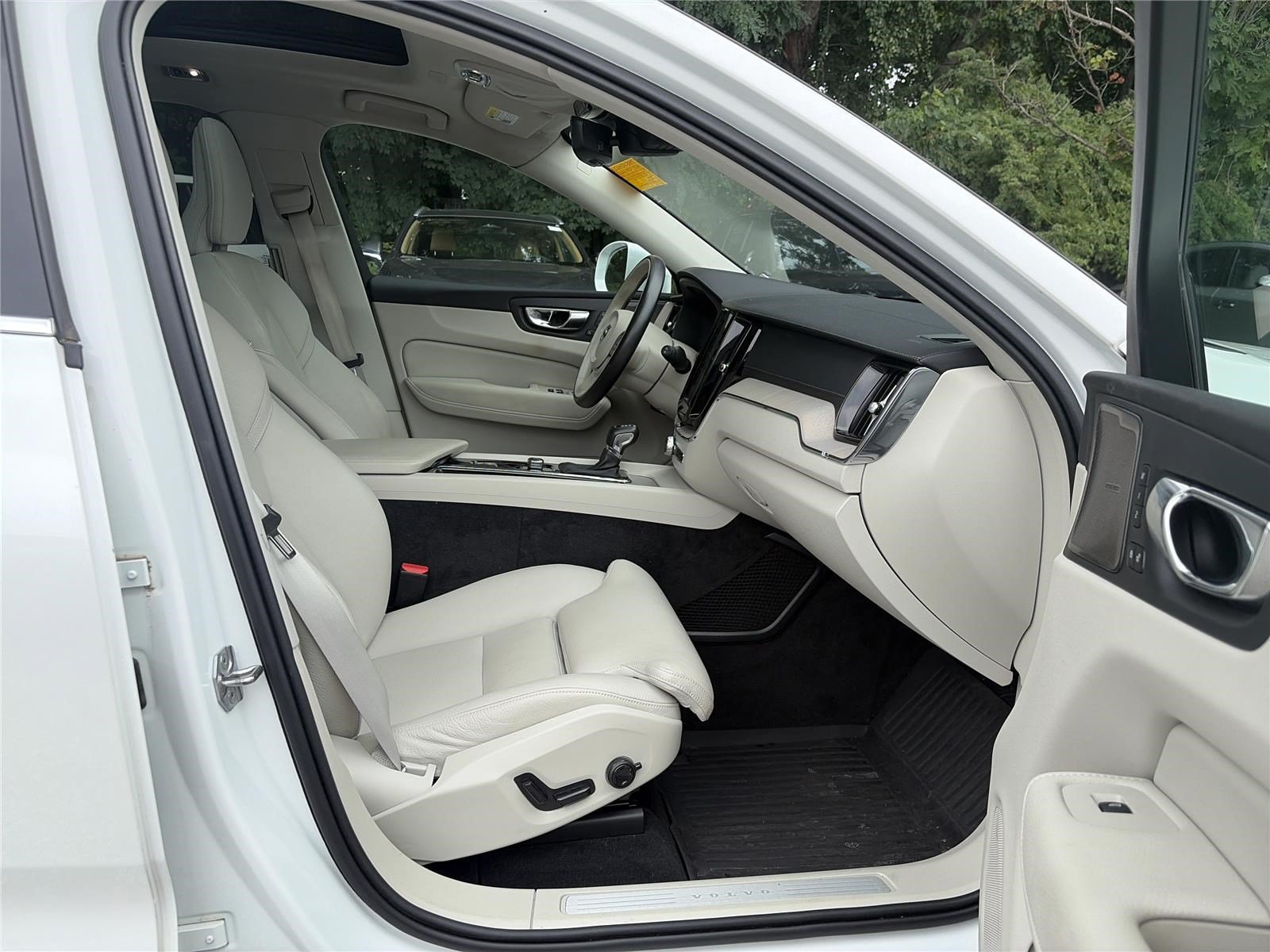Used 2020 Volvo XC60 T6 Inscription AWD/4WD image 16