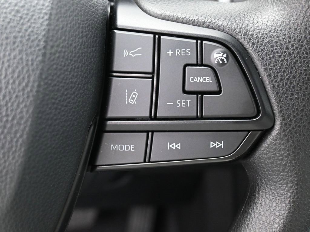 Used 2025 Toyota Sienna LE image 18