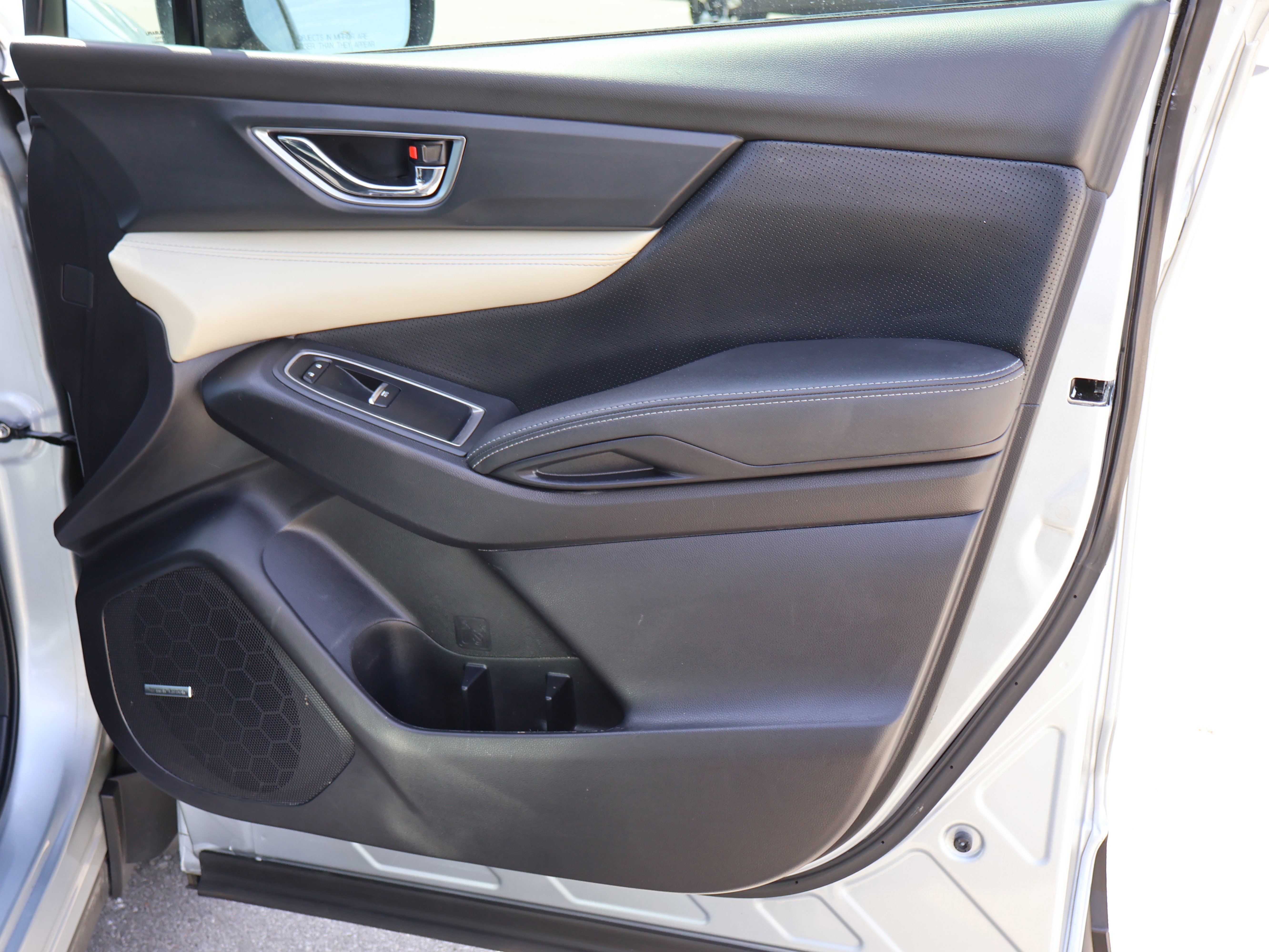 Used 2022 Subaru Ascent Limited w/ Technology Package image 9