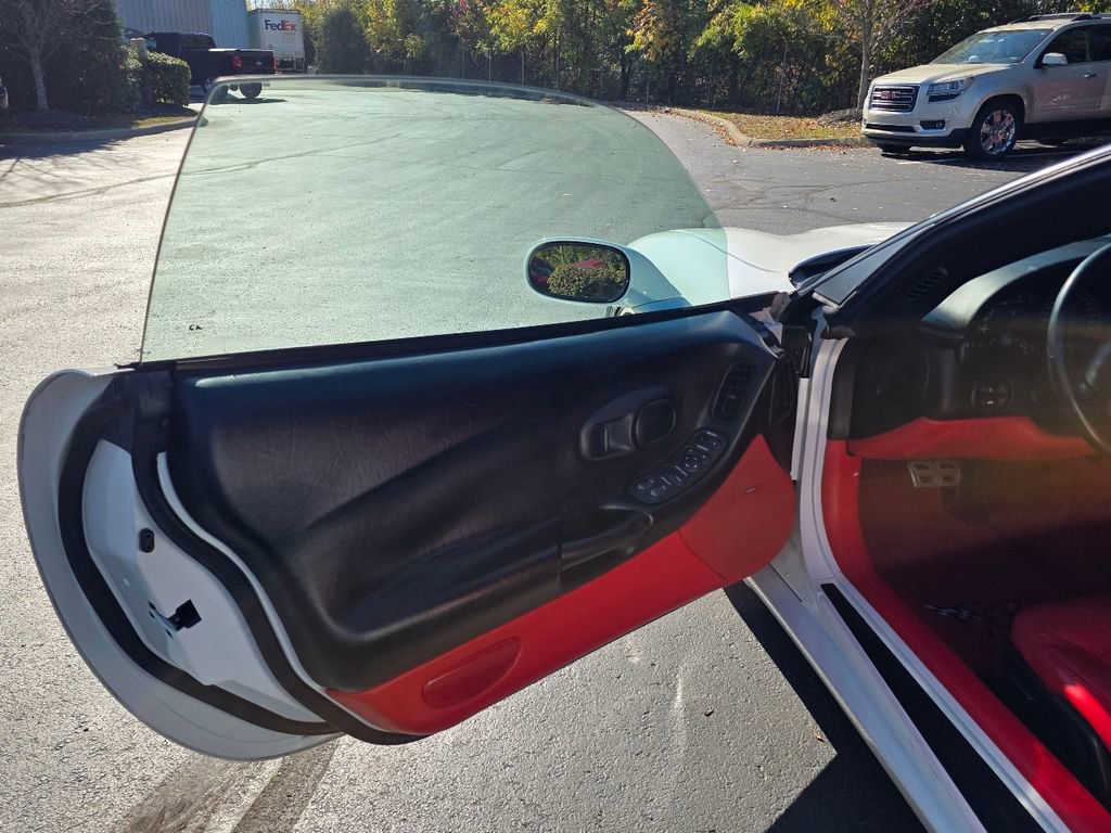 Used 2004 Chevrolet Corvette Coupe w/ Preferred Equipment Group image 14