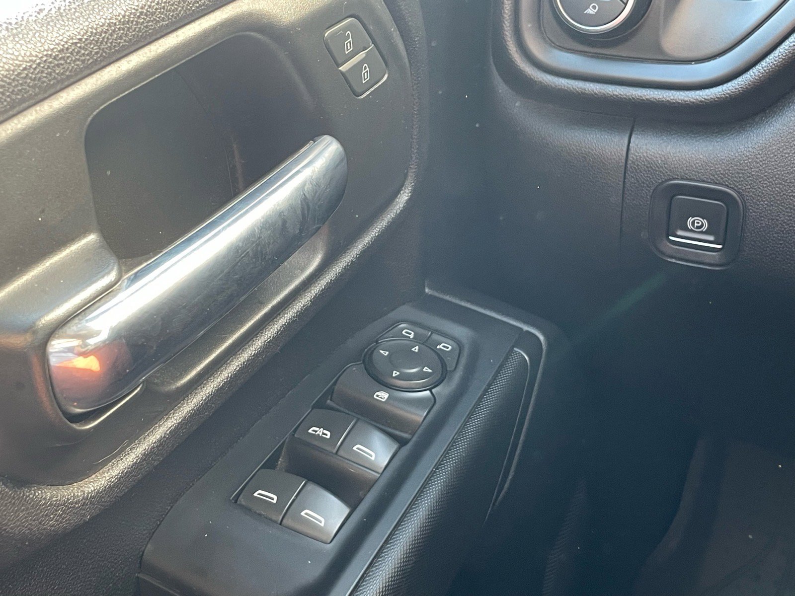 Used 2023 Chevrolet Silverado 2500 Custom w/ Custom Value Package image 16