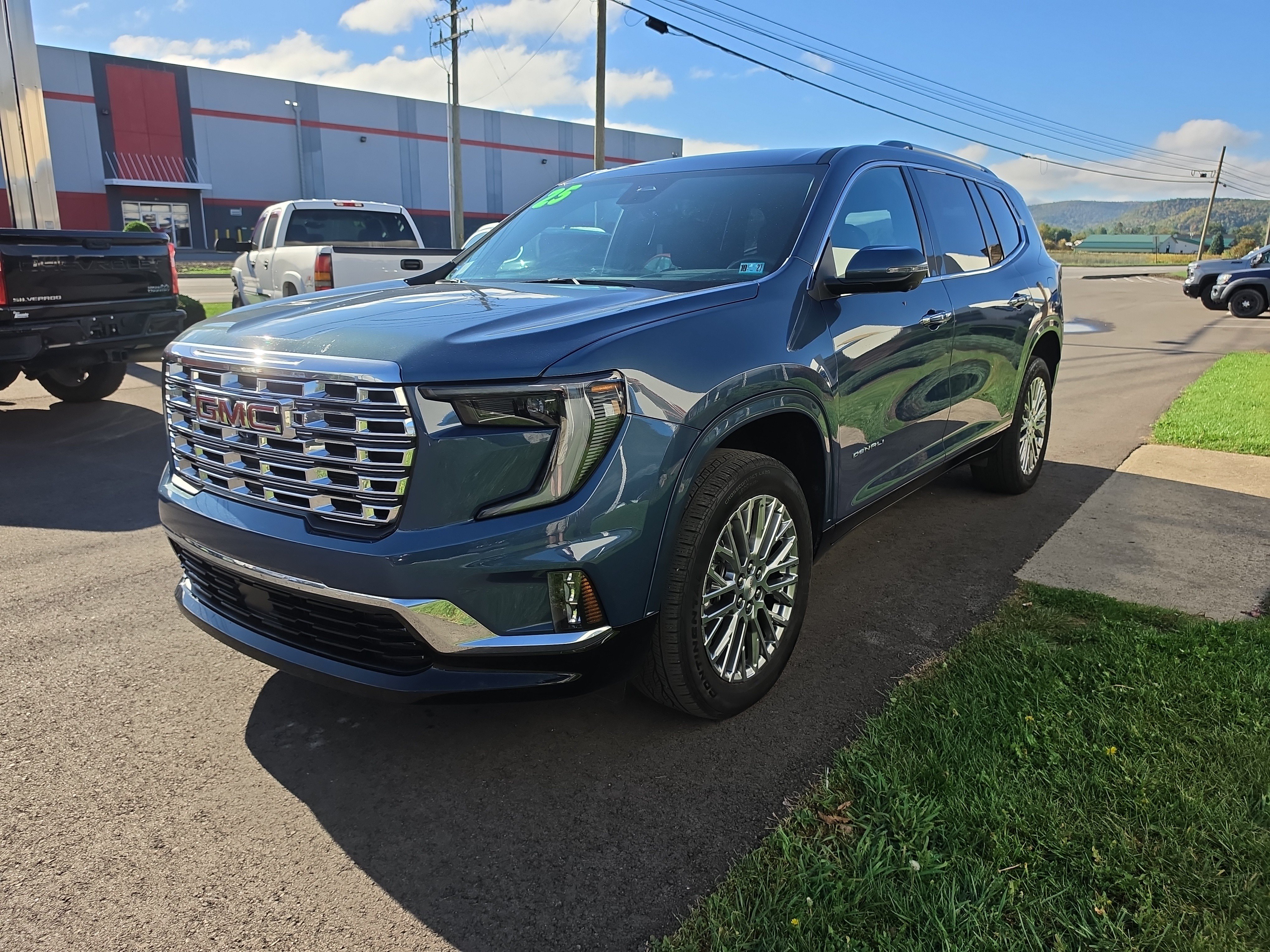 Used 2025 GMC Acadia Denali w/ LPO, Floor Liner Package AWD/4WD image 8