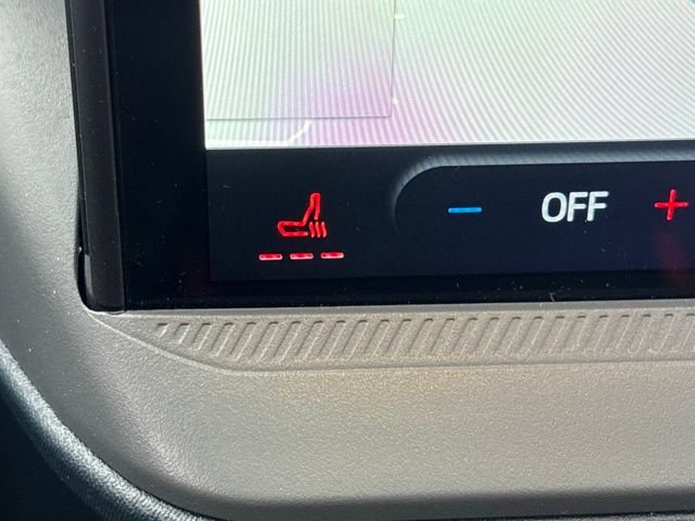 Used 2025 Ford Maverick Lobo image 18