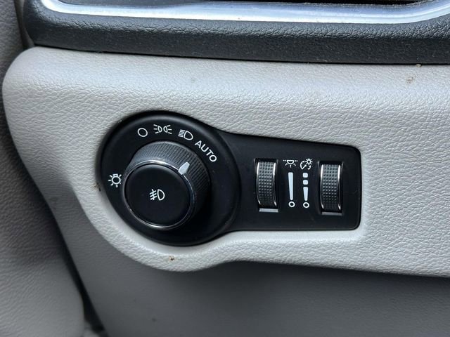 Used 2019 Chrysler Pacifica Limited image 8