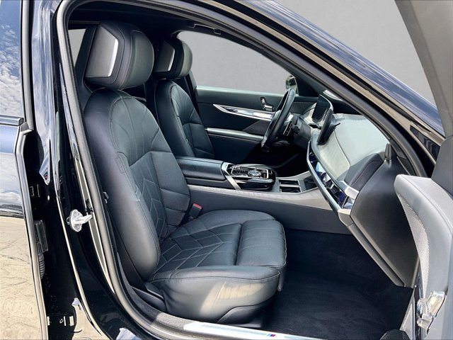 Used 2023 BMW 760i xDrive AWD/4WD image 9