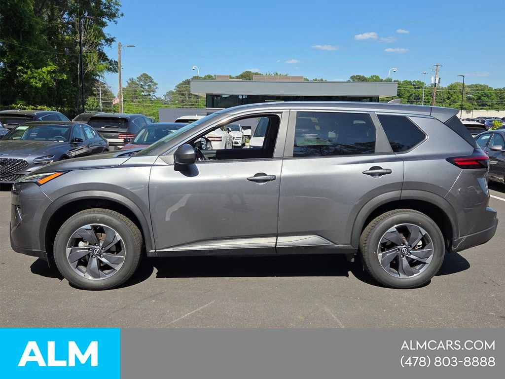 Used 2025 Nissan Rogue SV image 3