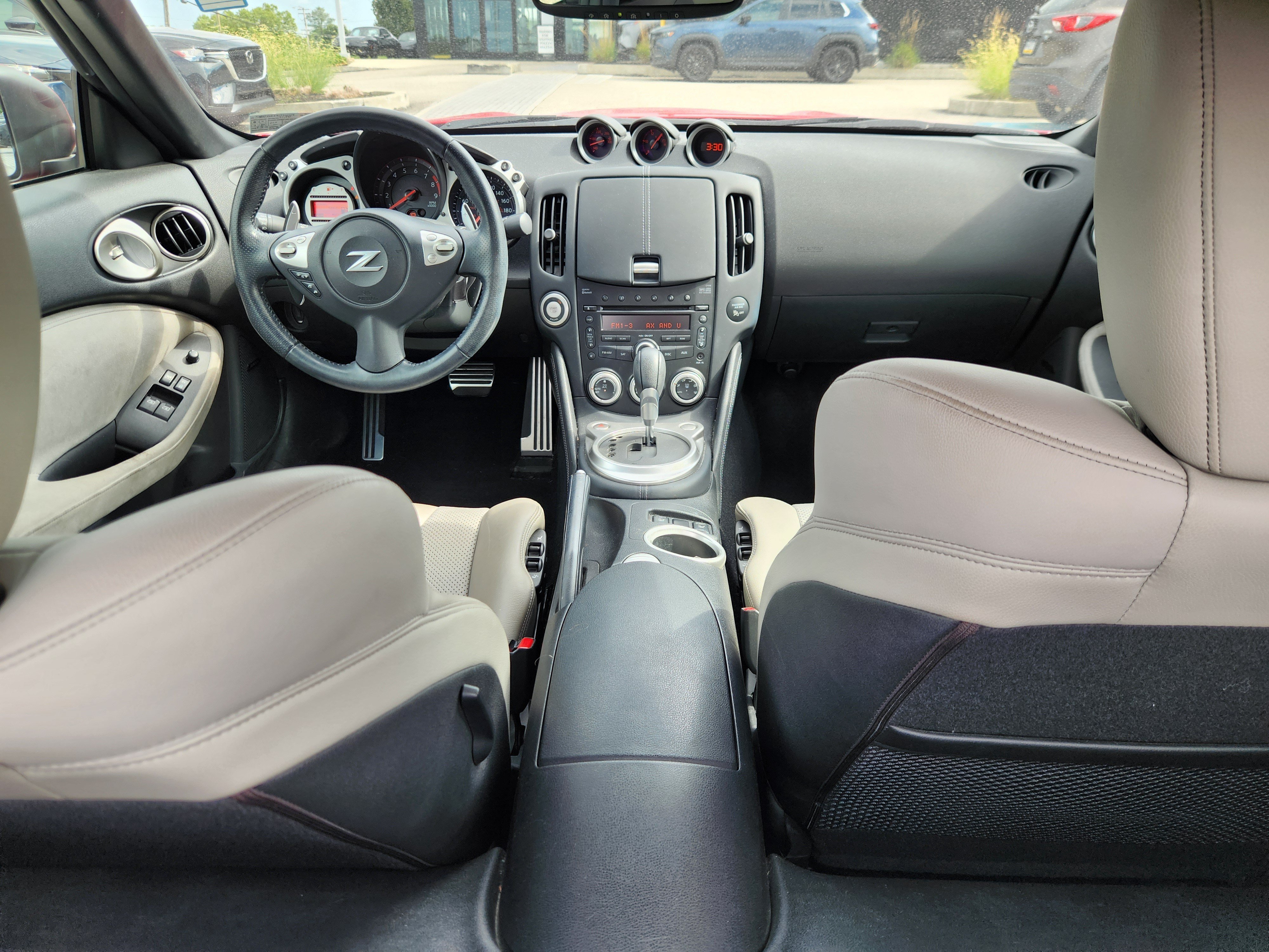 Used 2009 Nissan 370Z Touring w/ Sport Pkg RWD image 8