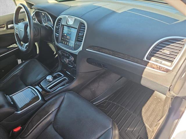 Used 2018 Chrysler 300 Limited image 20