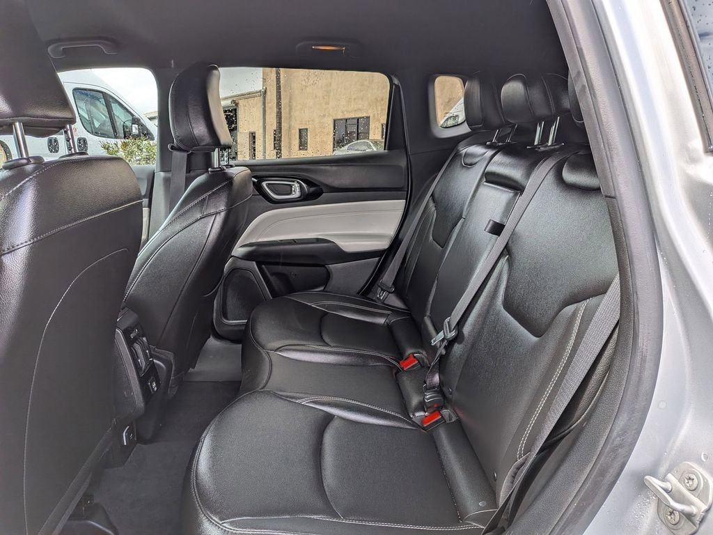 Used 2025 Jeep Compass Limited image 27