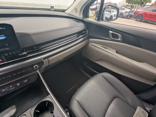 Certified 2026 Kia Carnival LX FWD image 17