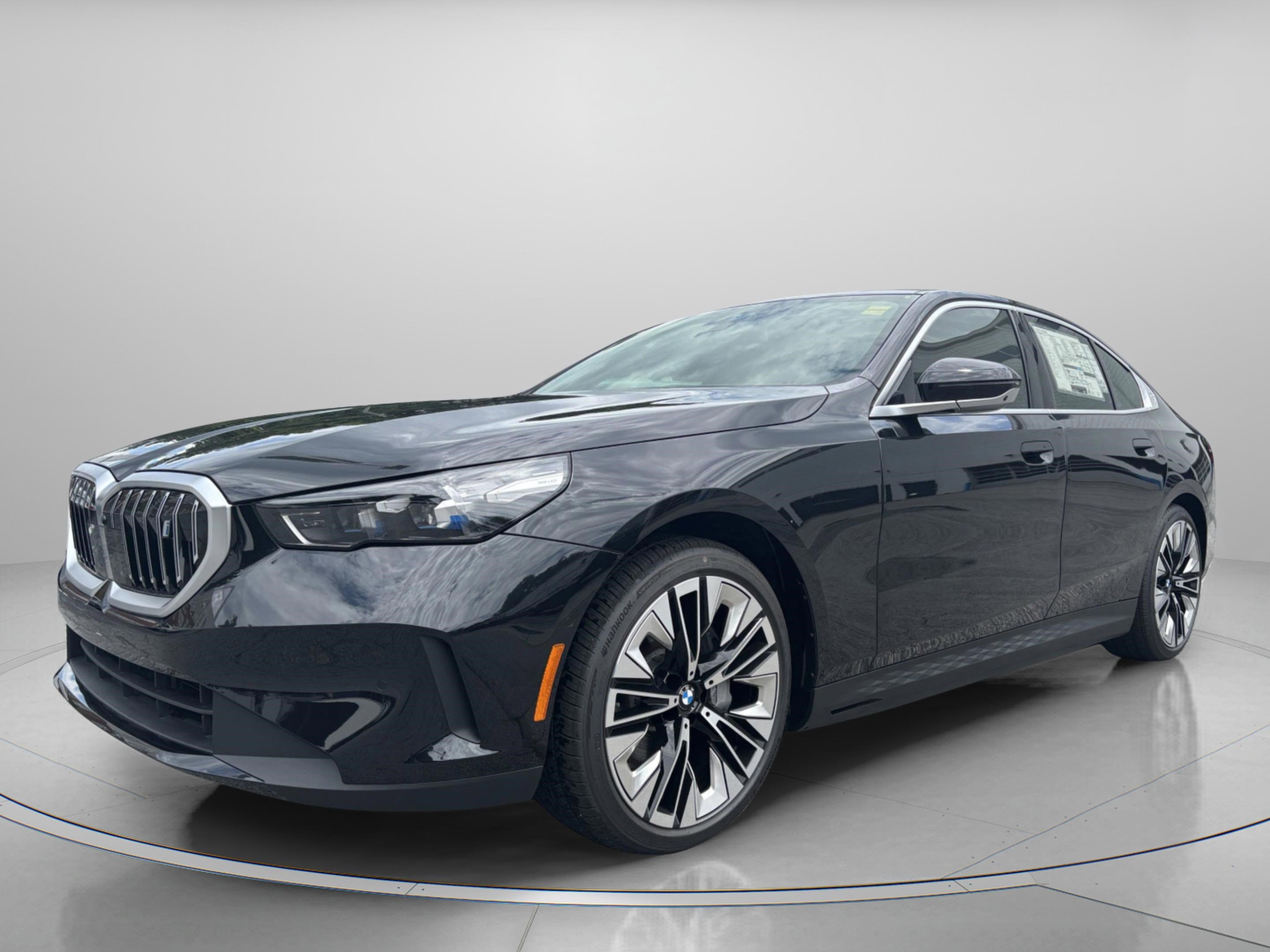 Used 2025 BMW i5 eDrive40i w/ Premium Package image 2