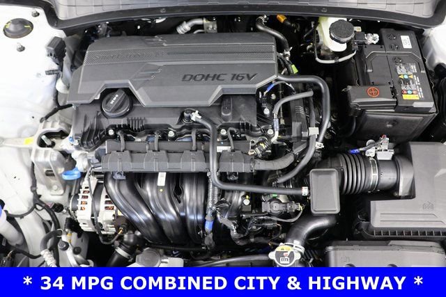 Used 2025 Hyundai Elantra Sport image 23