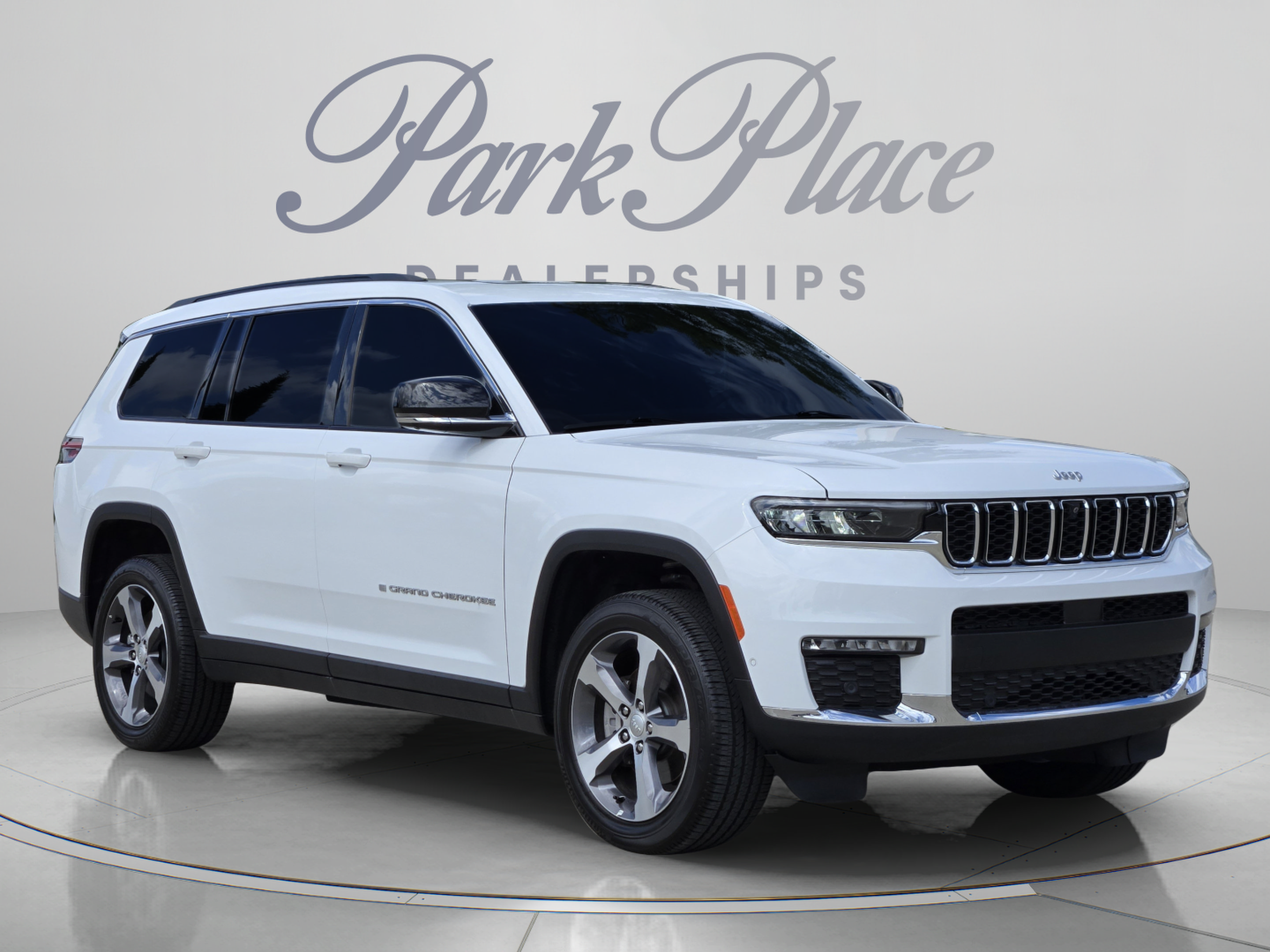 Used 2025 Jeep Grand Cherokee L Limited w/ Luxury Tech Group II AWD/4WD image 7