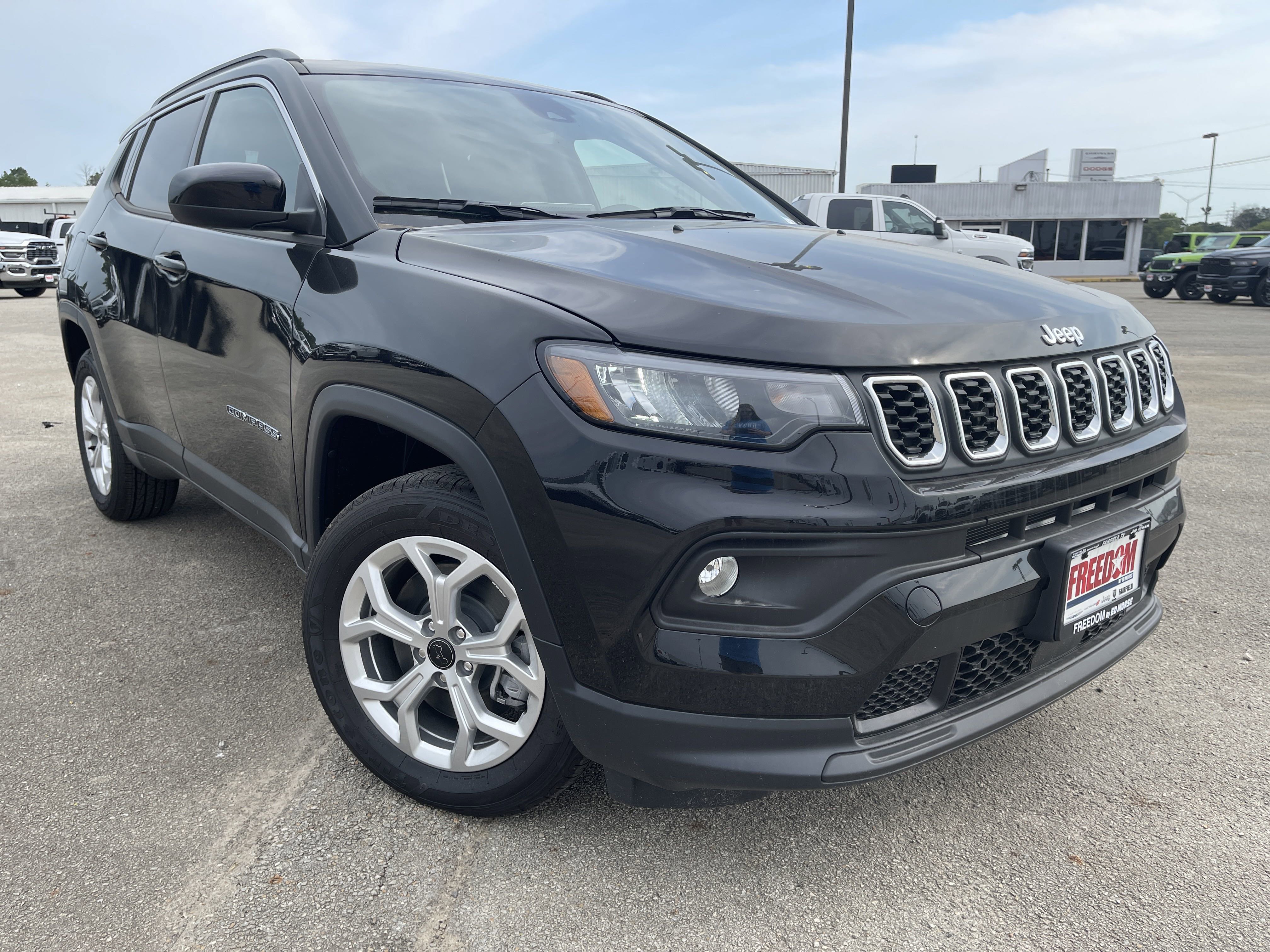 New 2025 Jeep Compass Latitude image 2
