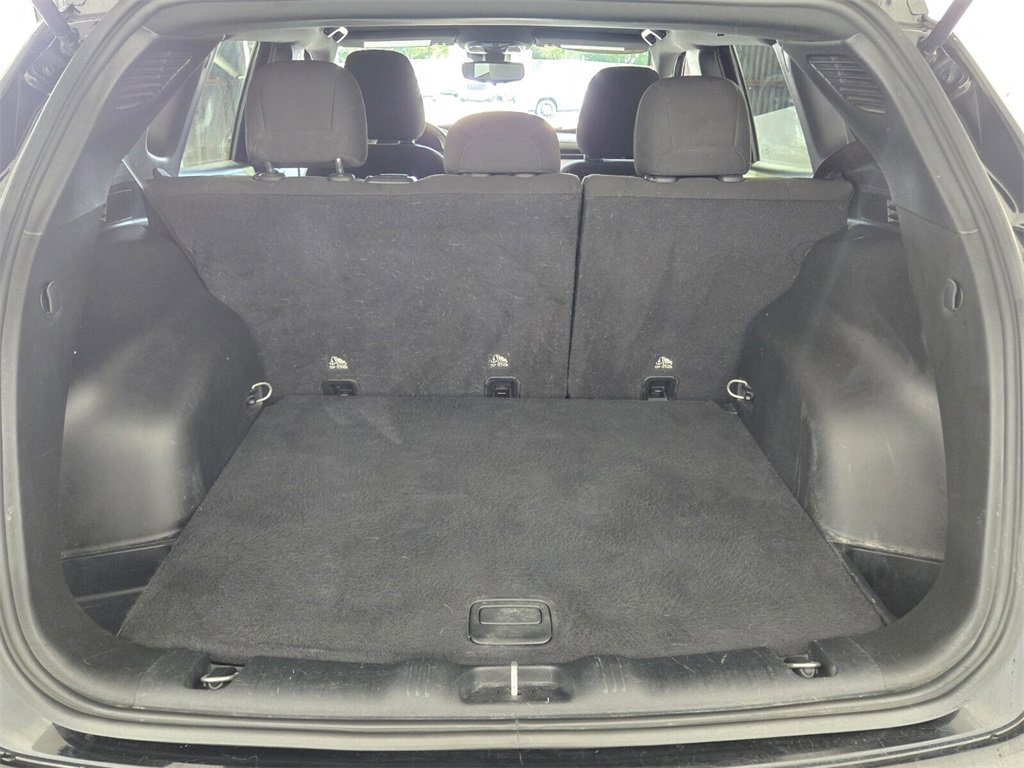 Used 2024 Jeep Compass Sport image 13