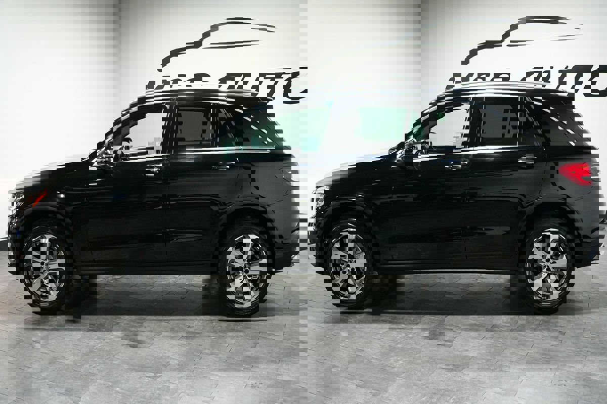 Used 2019 Mercedes-Benz GLC 300 4MATIC image 3