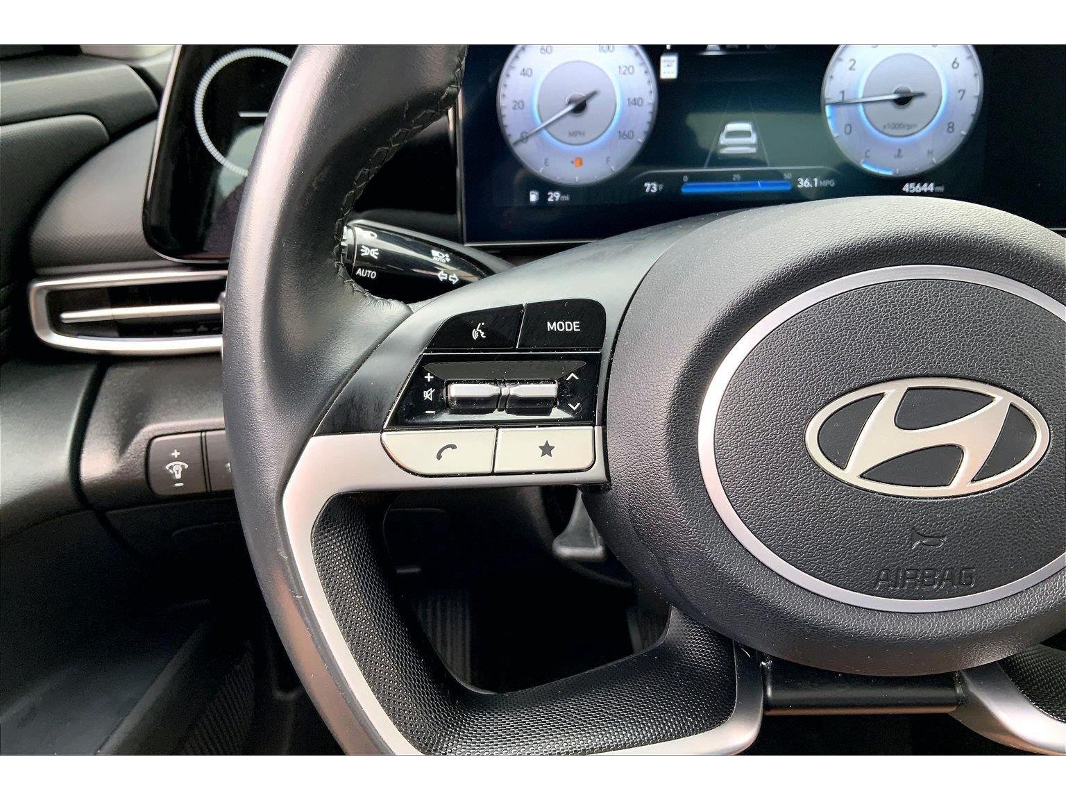 Used 2025 Hyundai Elantra Limited FWD image 17