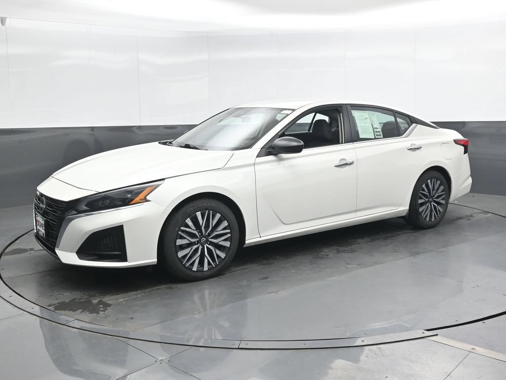 Used 2024 Nissan Altima 2.5 SV FWD image 7