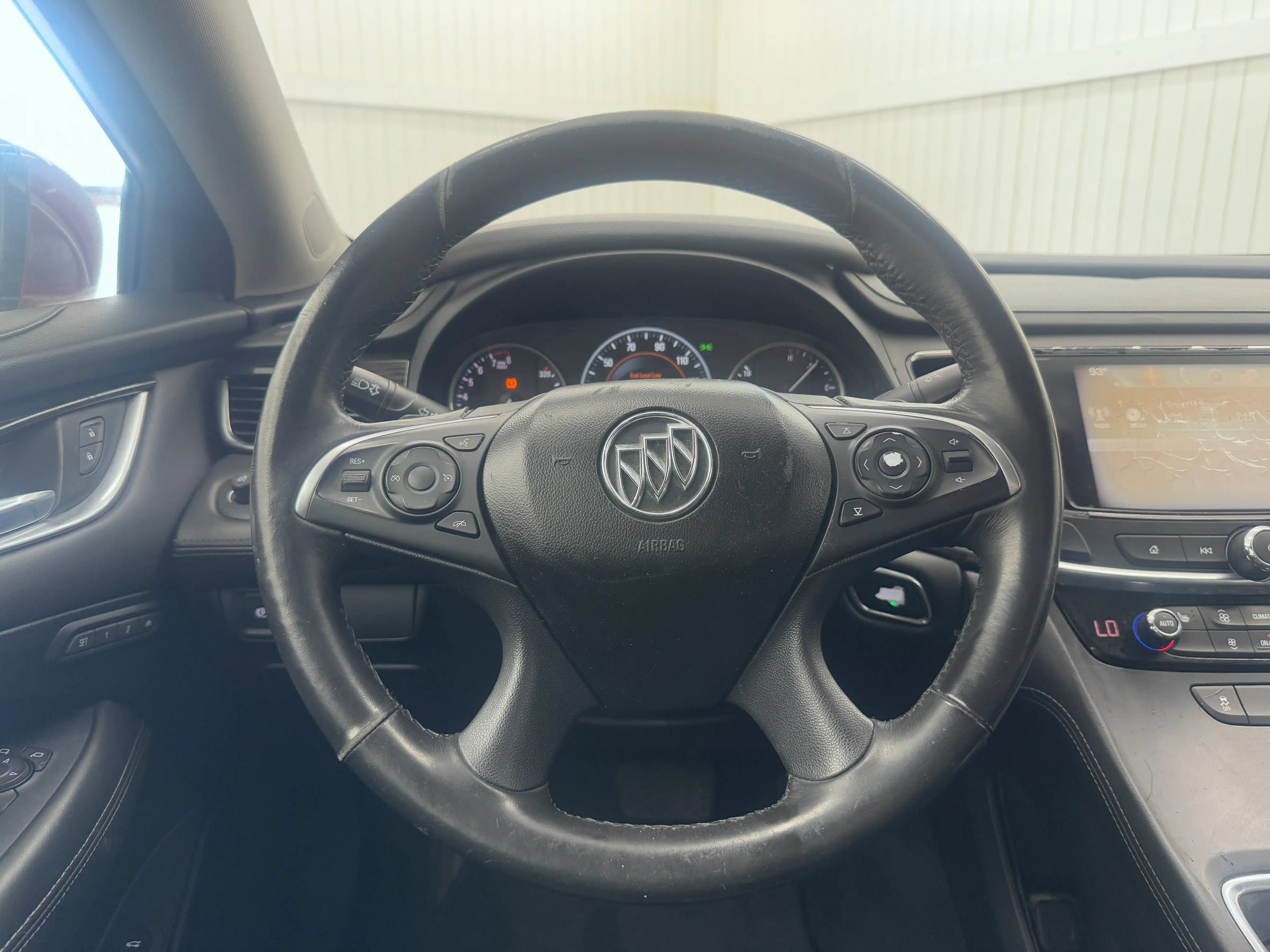 Used 2018 Buick LaCrosse Essence FWD image 19
