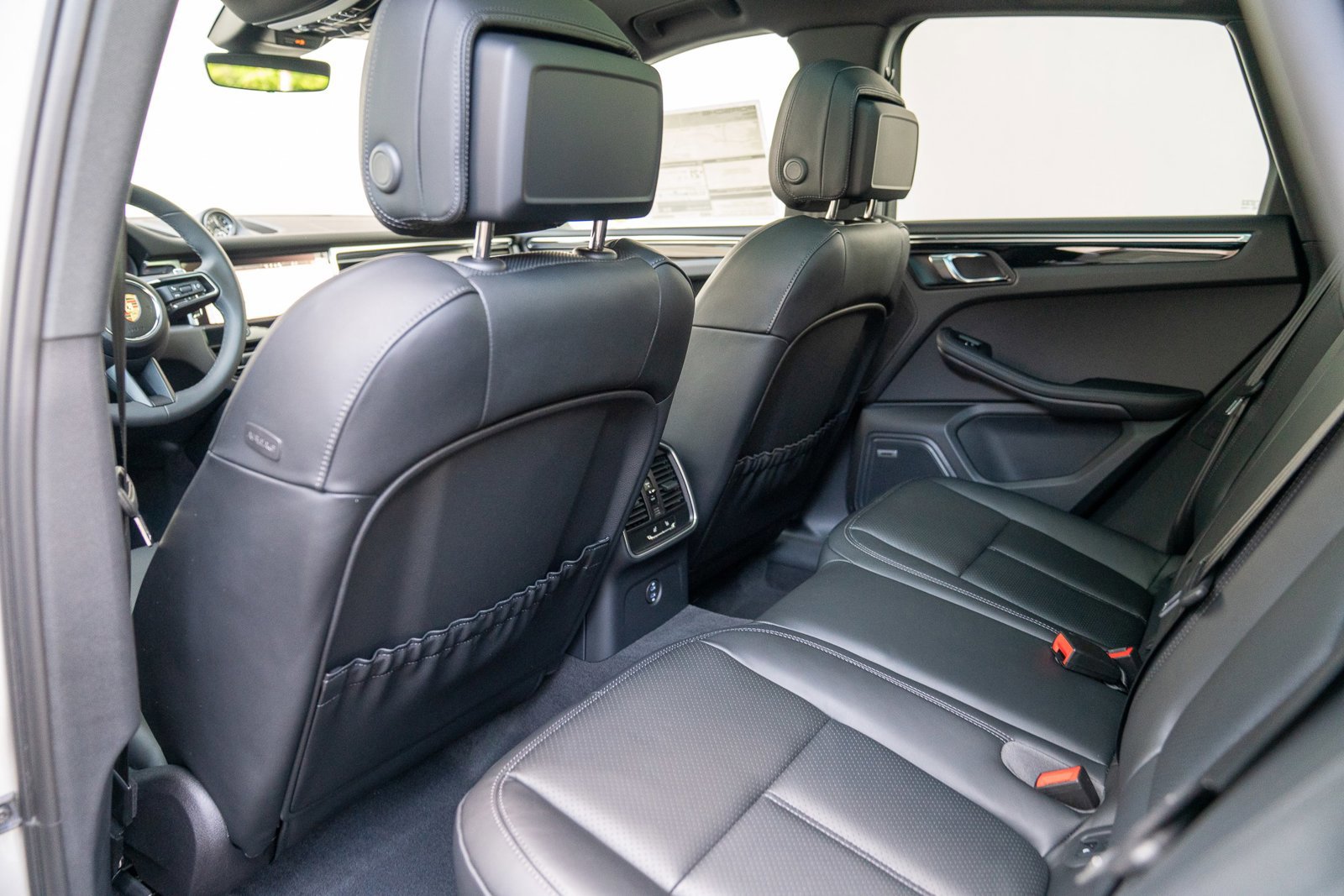 Certified 2025 Porsche Macan image 20