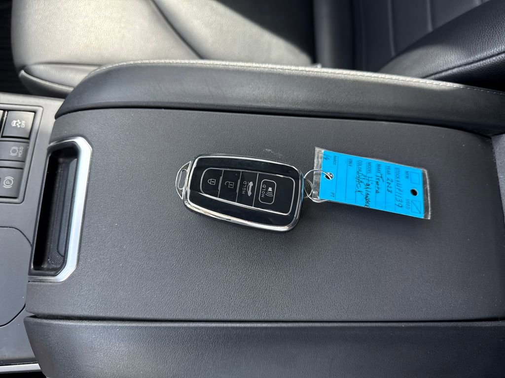 Used 2023 Toyota Highlander XLE FWD image 35