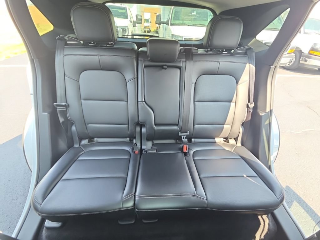 Used 2025 Ford Escape Platinum AWD/4WD image 25