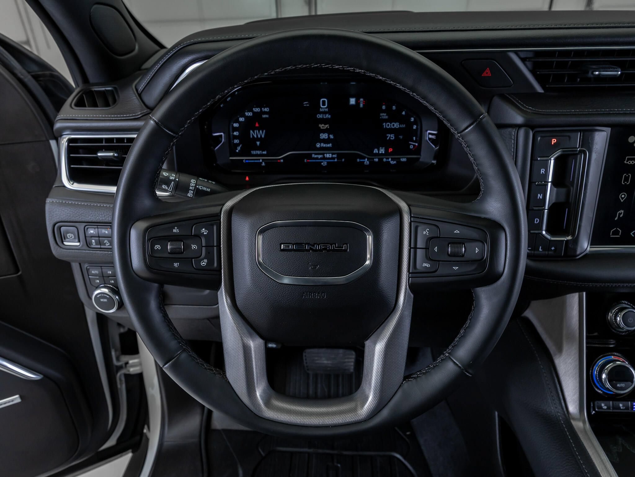 Used 2023 GMC Yukon Denali AWD/4WD image 17