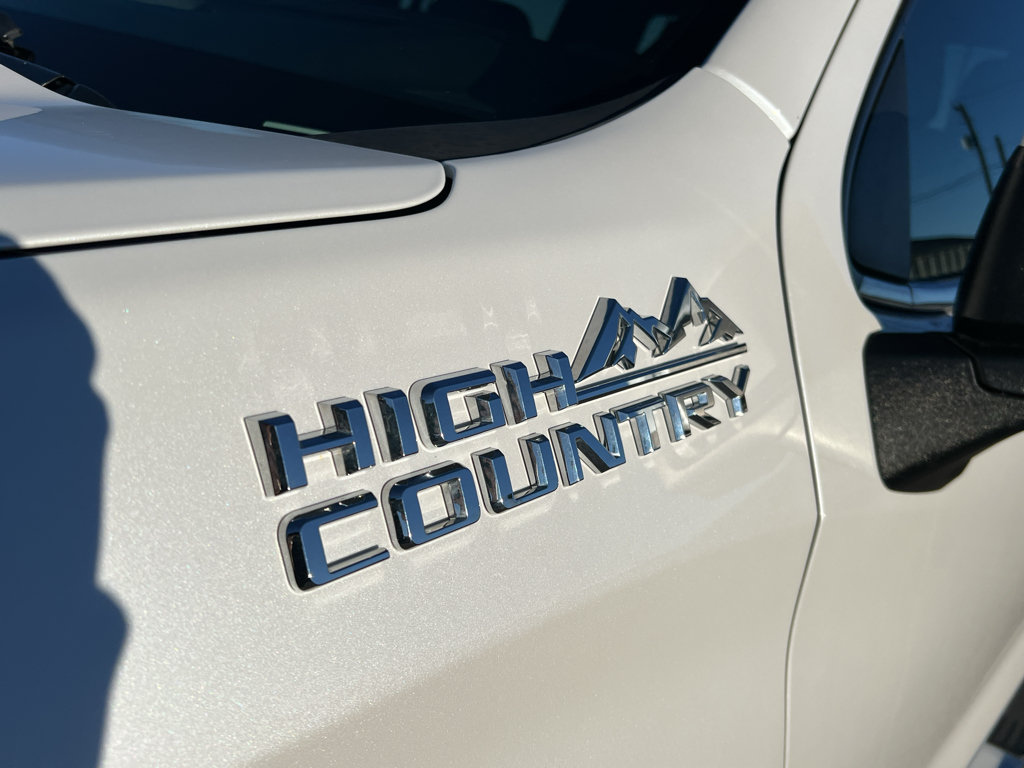 Used 2021 Chevrolet Silverado 1500 High Country w/ Technology Package AWD/4WD image 19