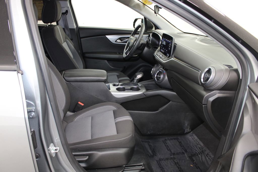 Used 2025 Chevrolet Blazer LT image 26