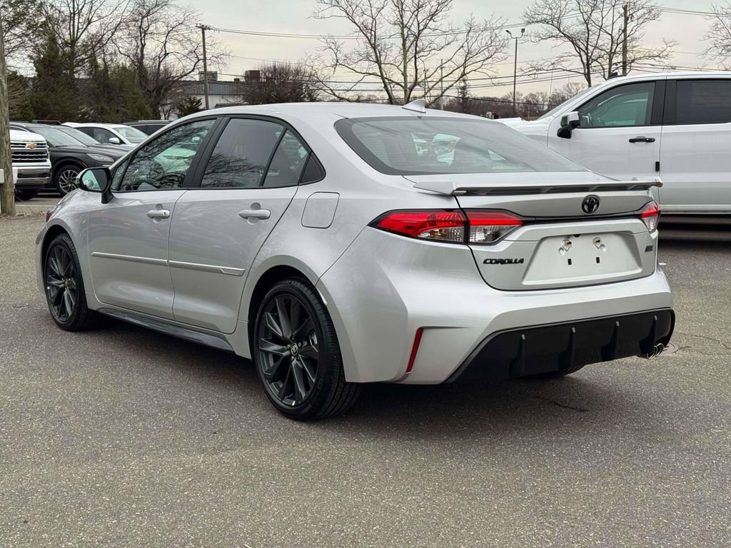 Used 2025 Toyota Corolla SE w/ SE Premium Package image 5