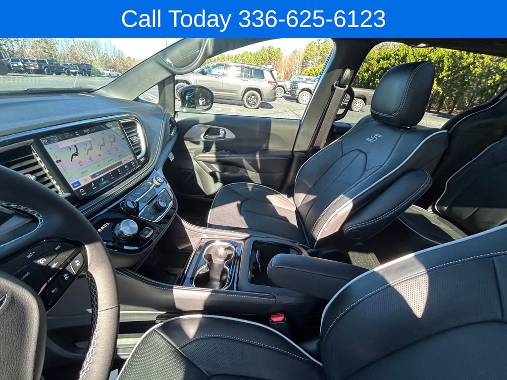 New 2026 Chrysler Pacifica Limited w/ S Appearance Package FWD image 22