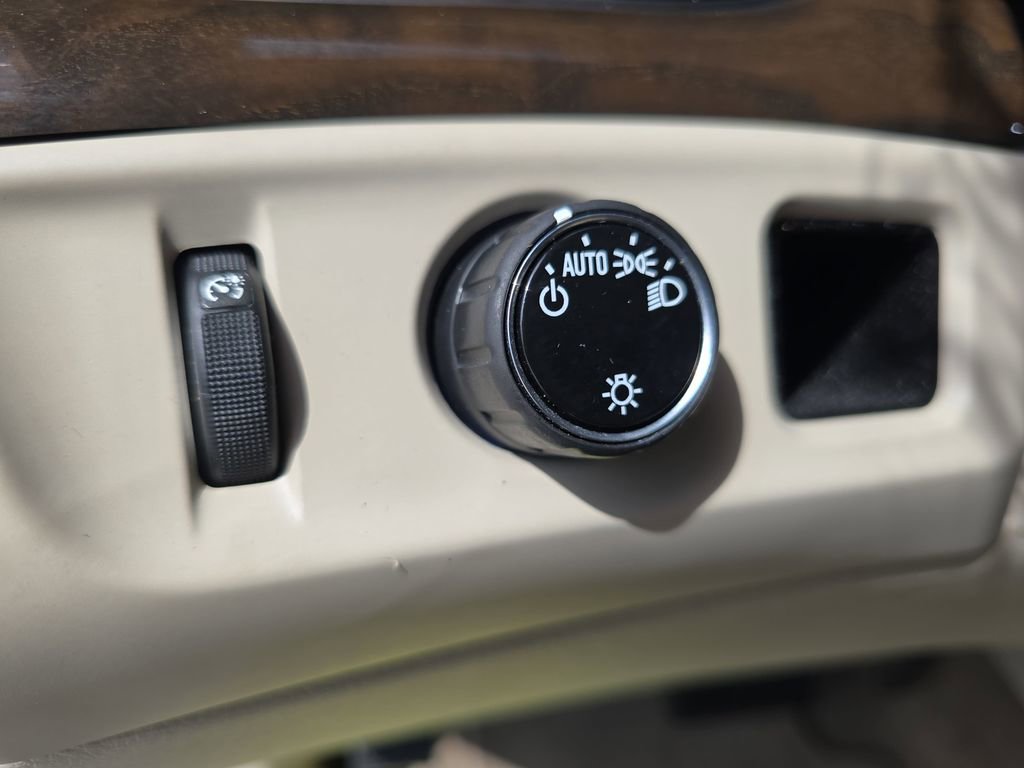 Used 2018 Cadillac Escalade Luxury RWD image 27