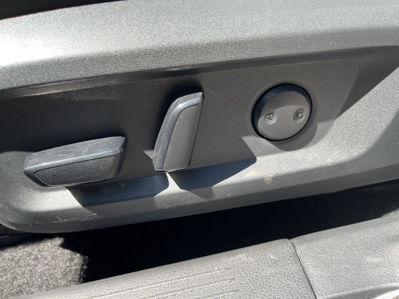 Used 2025 Nissan Rogue SV image 22