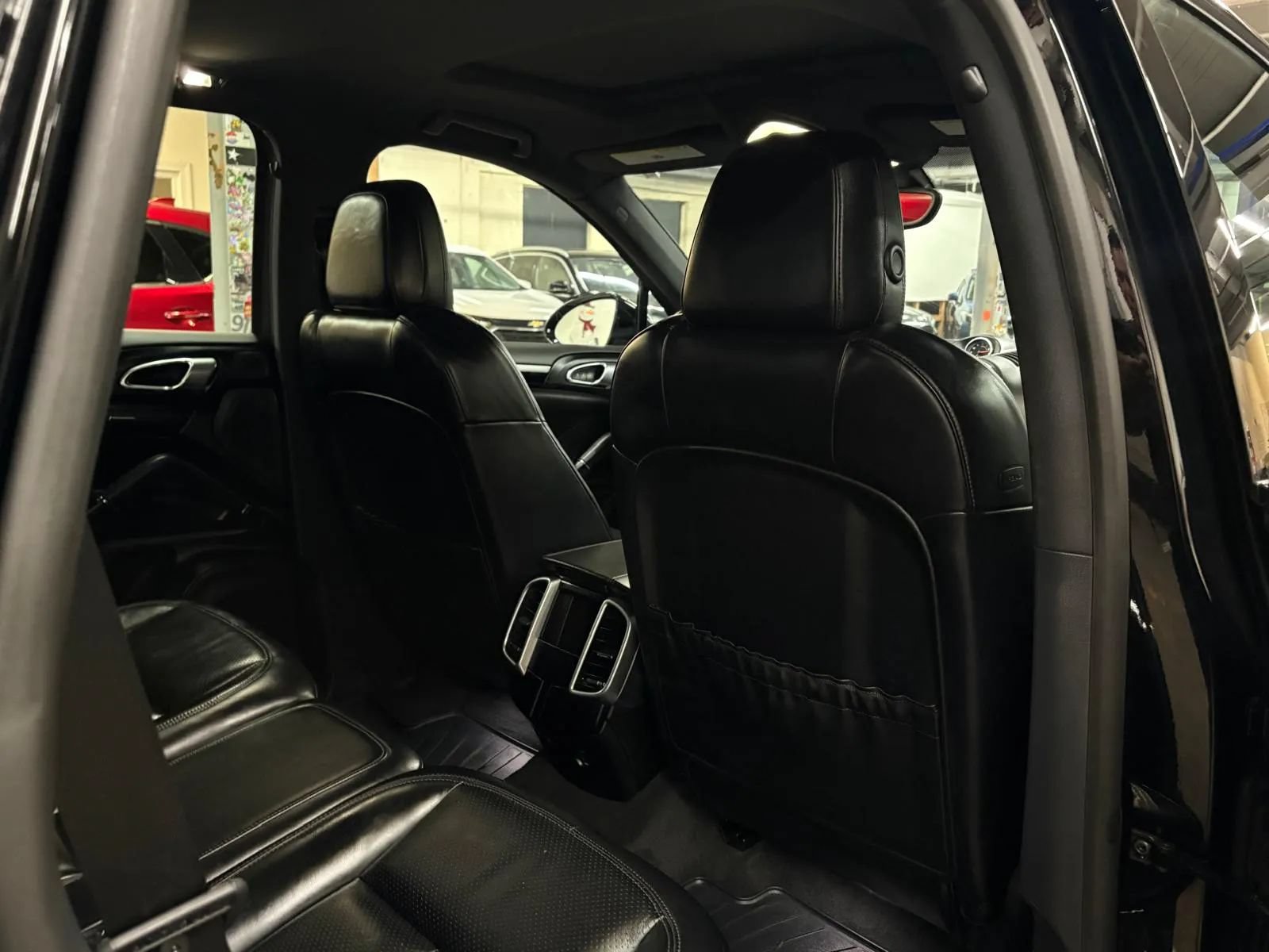 Used 2018 Porsche Cayenne Platinum Edition AWD/4WD image 24