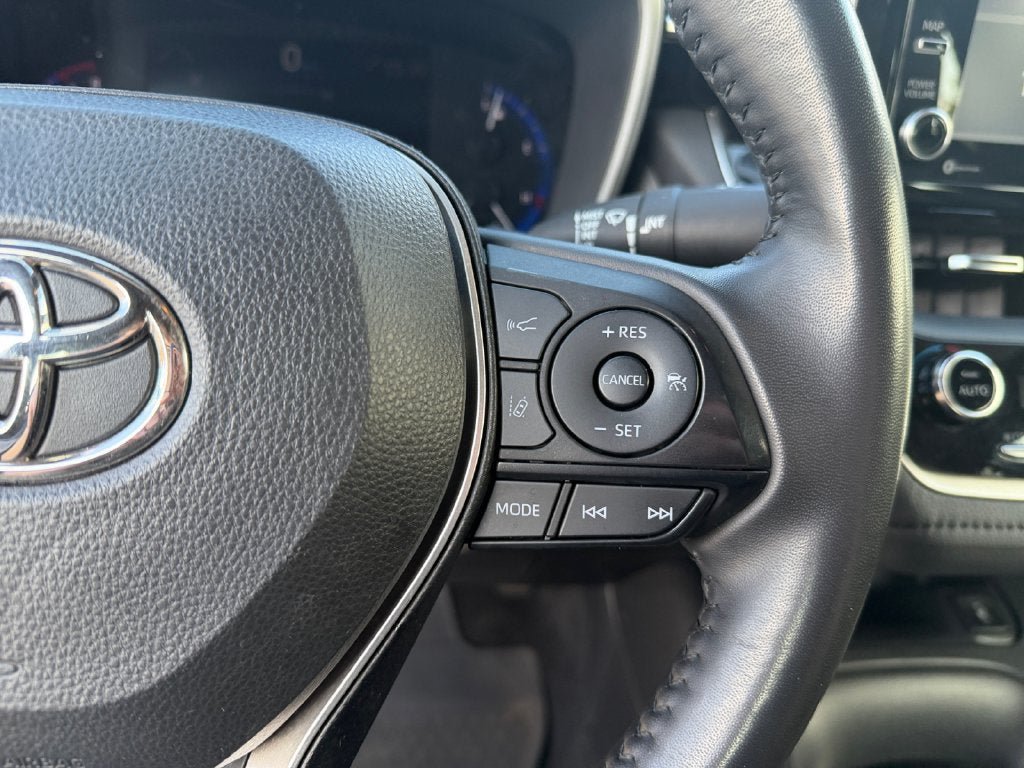 Used 2022 Toyota Corolla XSE FWD image 16