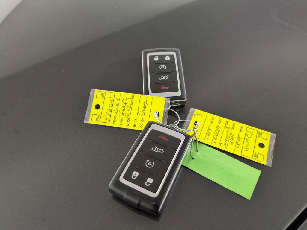 Used 2024 Jeep Grand Cherokee L Altitude image 31