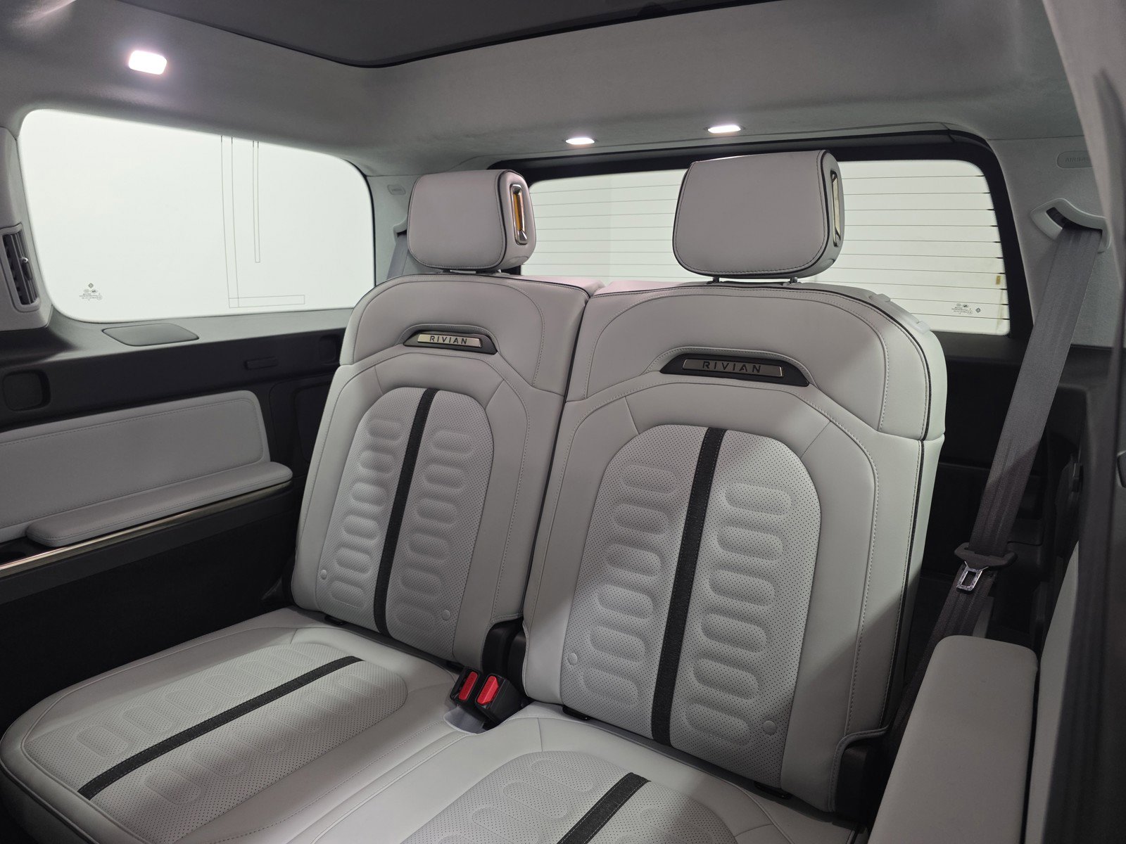 Used 2024 Rivian R1S Adventure image 22