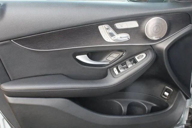 Used 2021 Mercedes-Benz GLC 300 4MATIC image 47