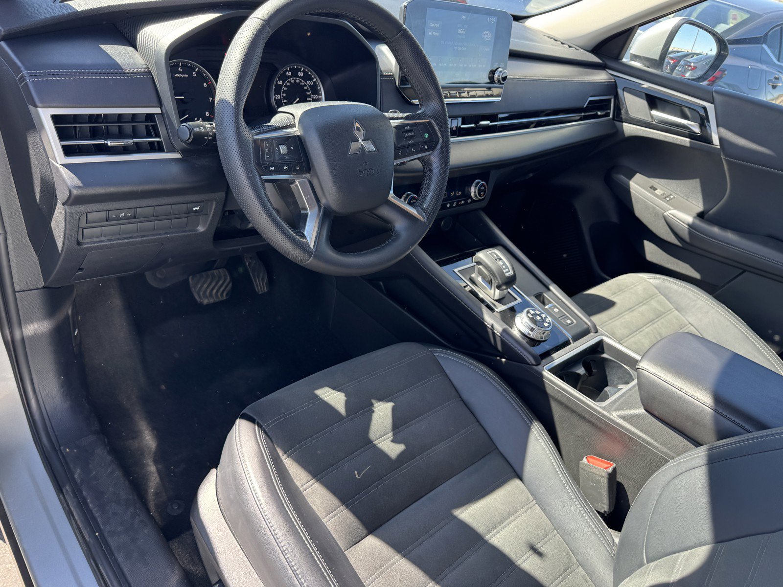 Used 2024 Mitsubishi Outlander SE Black Edition AWD/4WD image 13