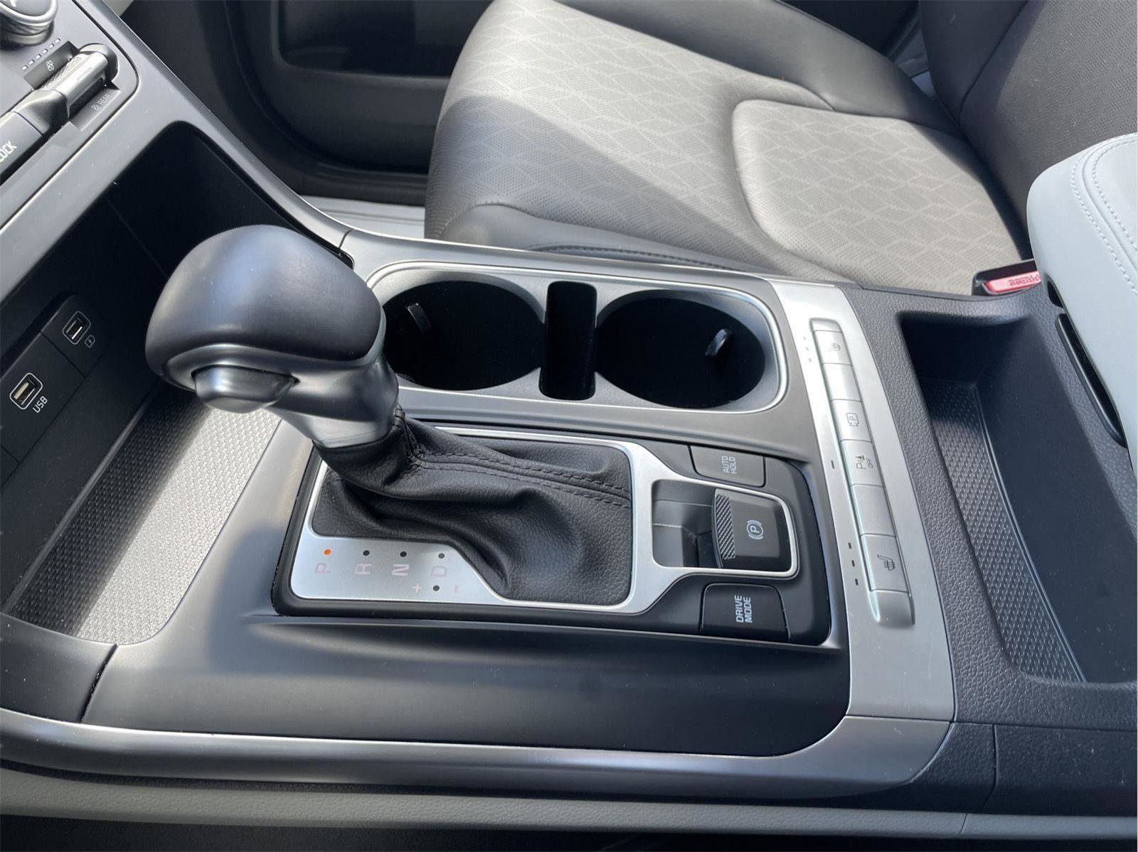 Used 2024 Kia Carnival LX FWD image 31