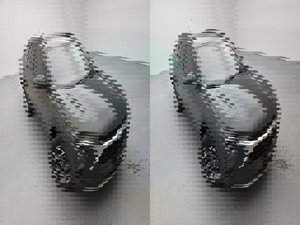 New 2026 Chevrolet Trax LT w/ Driver Confidence Package image 2