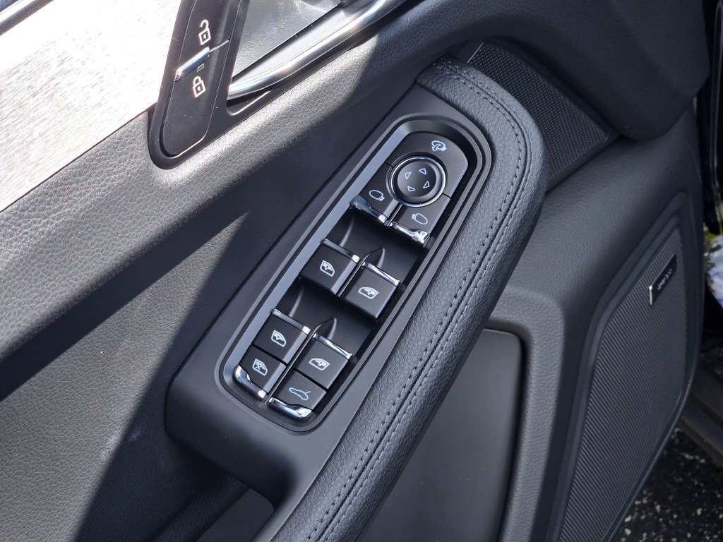 New 2026 Porsche Macan image 19