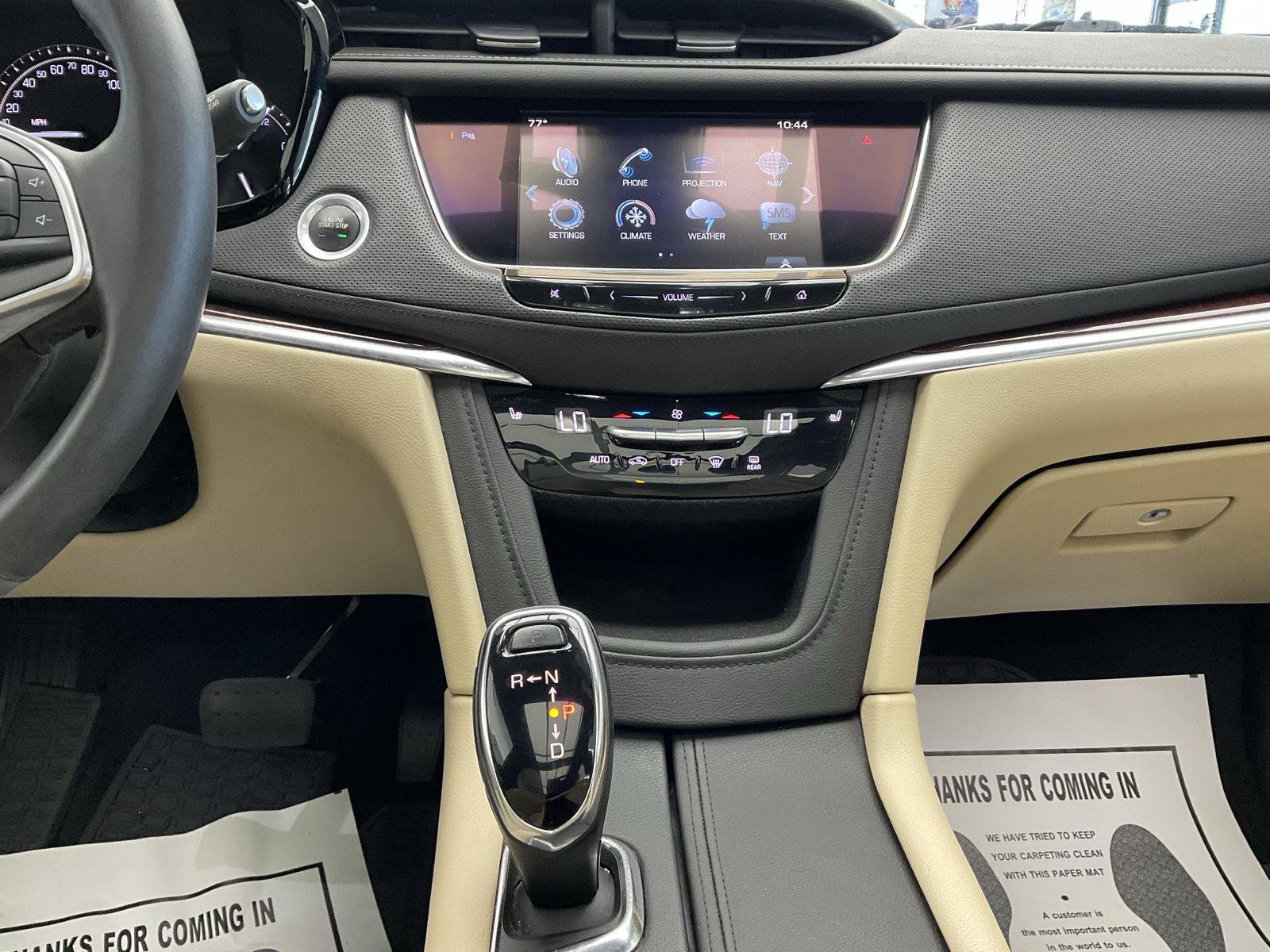 Used 2017 Cadillac XT5 Luxury w/ Driver Awareness Package AWD/4WD image 18