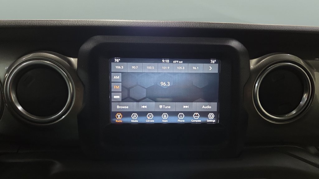 Used 2018 Jeep Wrangler Unlimited Sahara w/ Safetytec Group AWD/4WD image 12